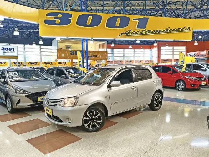 Toyota Etios XS 1.3 Flex 16V 5P Mec. 2013