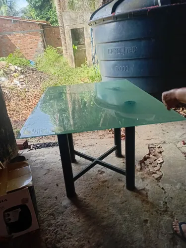 Mesa em boas condições sem cadeira valor 350