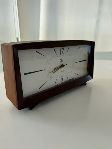 Antiguidade relógio madeira 