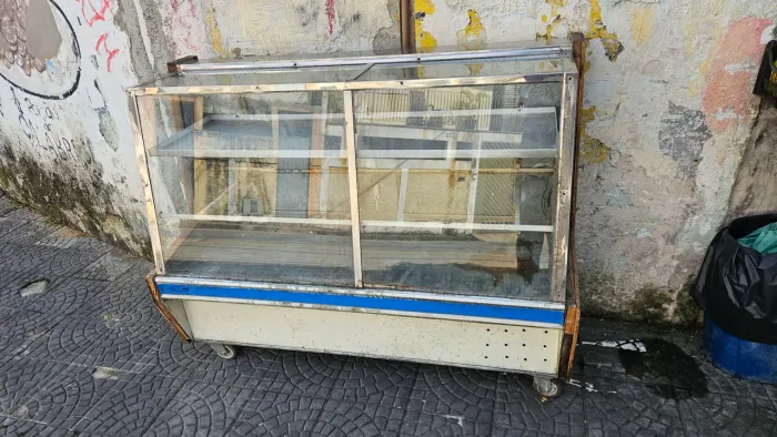Balcão expositora 220v