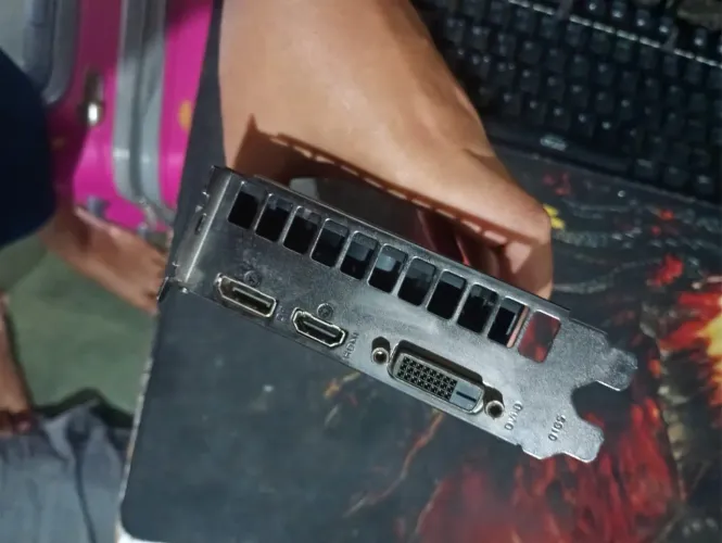 Vendo Placa de vídeo GALAX Modelo 1650 4gb ddr5