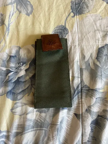 Porta óculos de leitura em couro e lona com fecho magnético