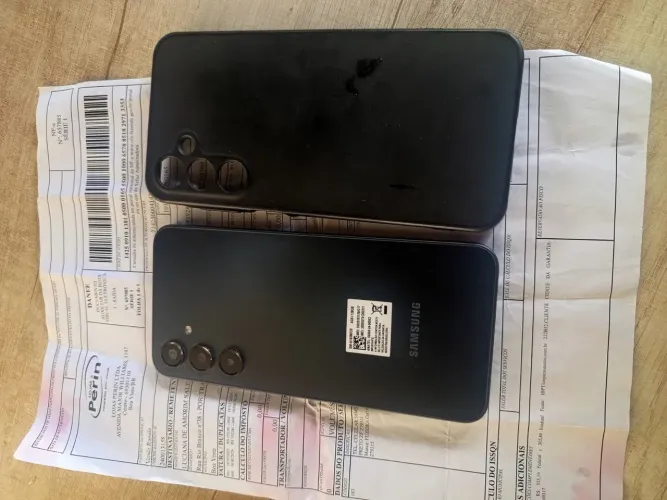 Vendo esse celular A16 com nota fiscal e bem conservado.