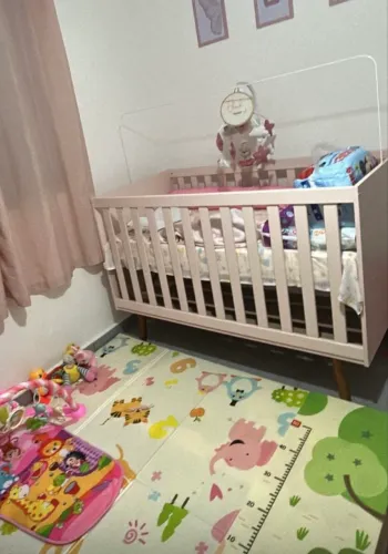 VENDO - Berço Rosa, vira cama / R$ 200,00