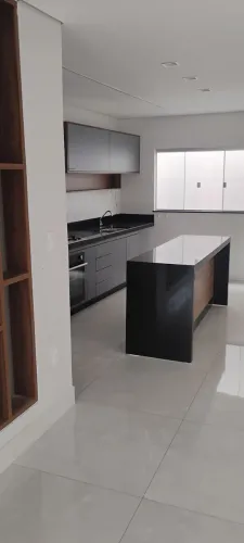 Alugo casa alto padrão condomínio minigranjas 3qts, 1st 180m2