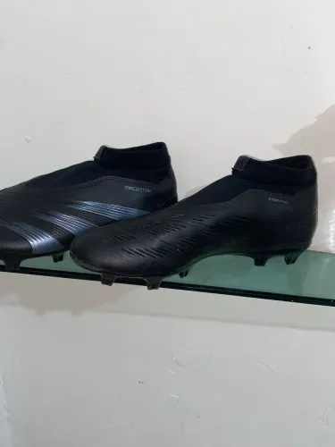 Chuteira da adidas original usei apenas uma única vez número 39 