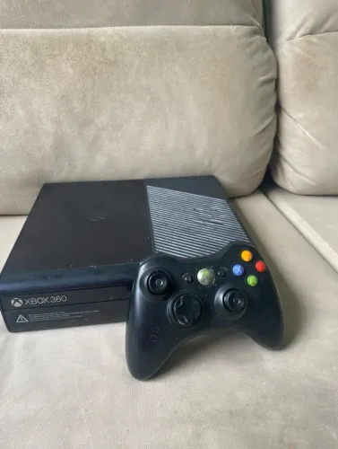 Xbox 360 semi novo