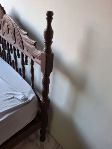 Cama de Casal em madeira maciça 