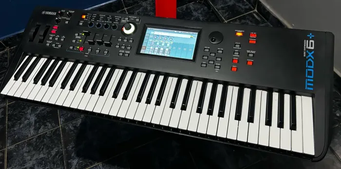Teclado Yamaha MODX6+