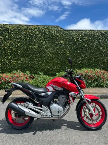 Honda CB250 Twister 2021 baixa km