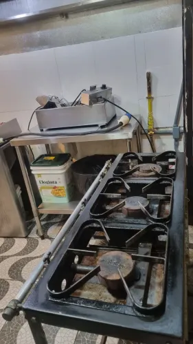 Passo Ponto de Cozinha Delivery com Estrutura para Bar e Atendimento Presencial