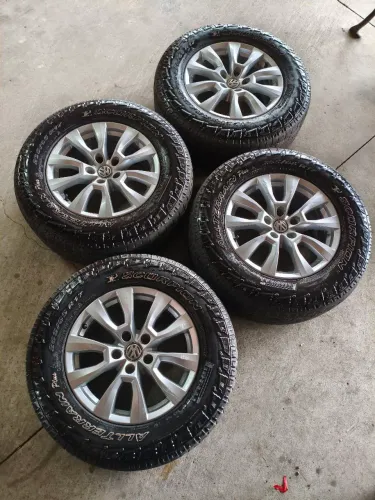 Rodas VW Amarok aro 17 com pneus 