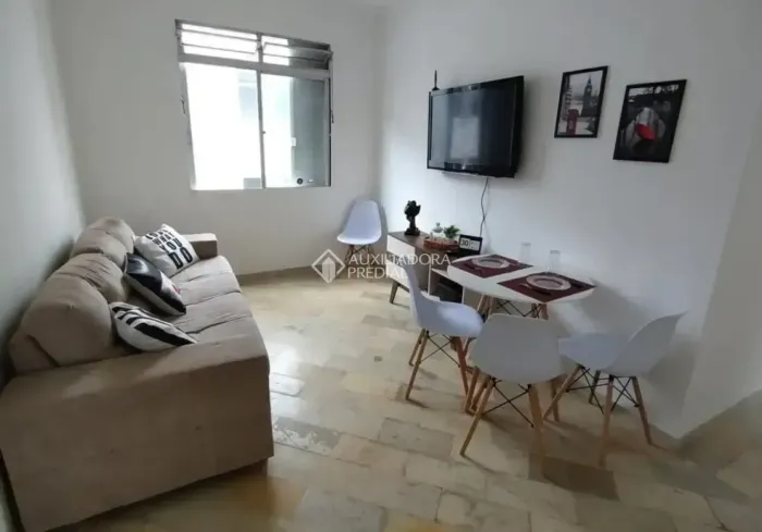 Apartamento mobiliado no Centro de Florianópolis  praticidade e excelente localização