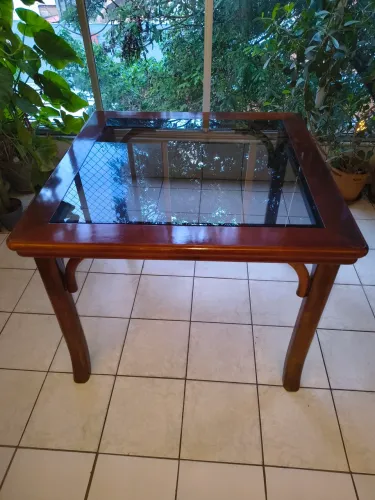 Mesa de Jantar em Madeira com Tampo de Vidro