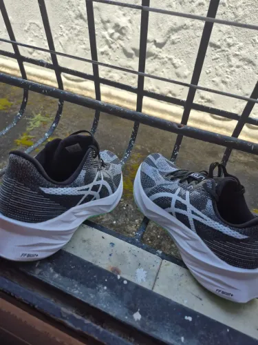 Tênis Asics DYNABLAST 5