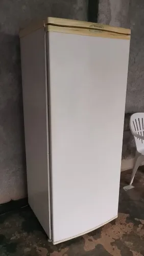 Vende -se geladeira 450 faço entrega em Anápolis 