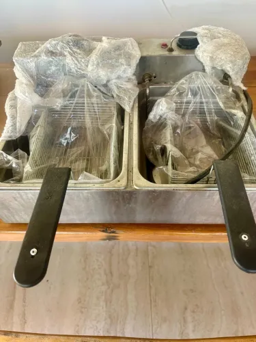 Vendo Fritadeira elétrica com duas cubas seminova 220 Volts