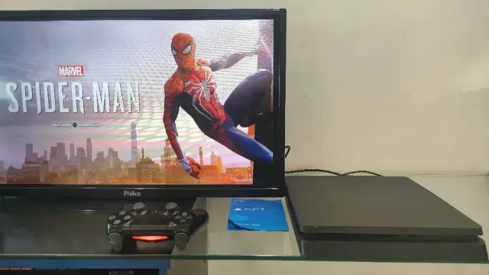 Ps4 Slim + Varios jogos Spider man + NFS + Horizon + Injustice 2 + KOF + Controle e Cabos