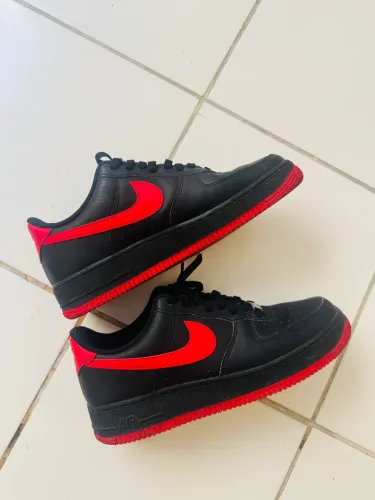 NIKE AIR PRETO E VERMELHO pouco usado