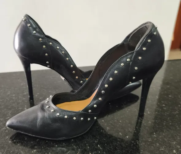 Scarpin Arezzo couro