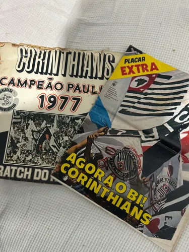 Jornal e Disco Vinil do título do Corinthians de 1977