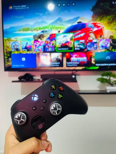 Xbox One X 1TB - Muito Conservado - Funcionando 100%