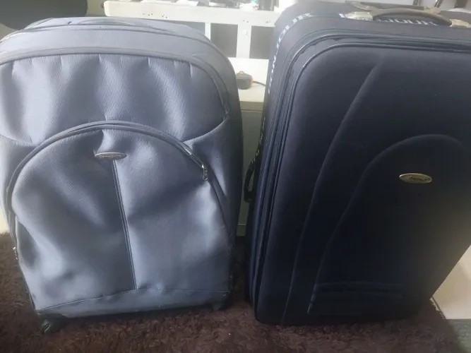 Vendo duas malas de viagem em ótimo estado