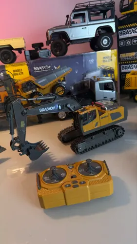 Escavadeira de Controle Remoto Recarregável
