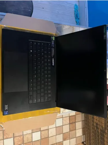 (DEFEITO) Notebook Razer Blade 16" 4k 240hz i9, rtx 4090, preto, não liga