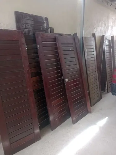 Portas madeira de lei para vestiário 60x1.80