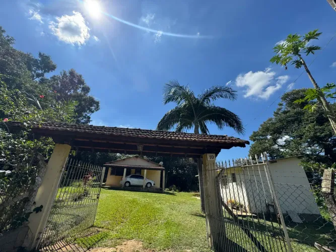 CHÁCARA em IBIÚNA Repleto de Arvorismo e Espaço Natural; São: 6.906m2 03 casas, terreno pl