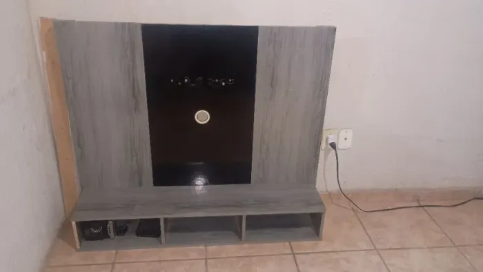 Painel preto e cinza
