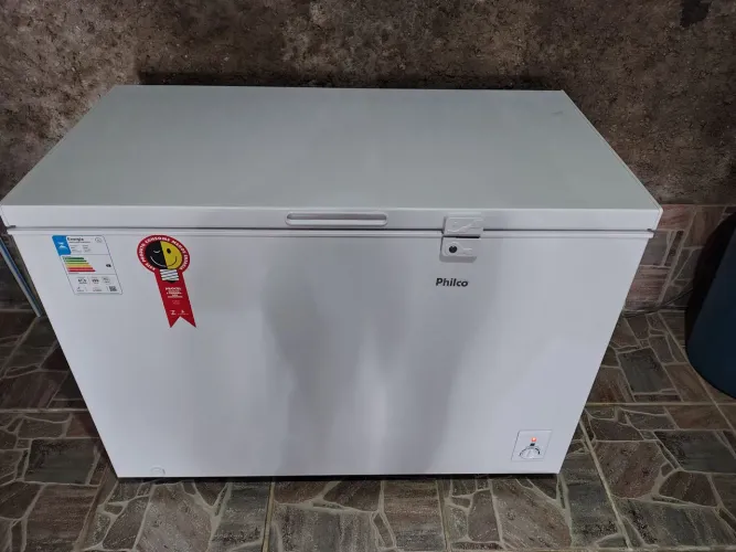Freezer 2 meses de uso no plástico.