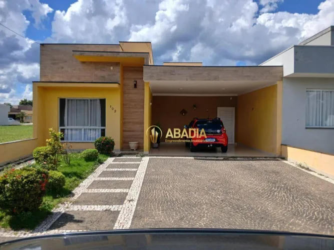 Casa em condomínio em Paulínia