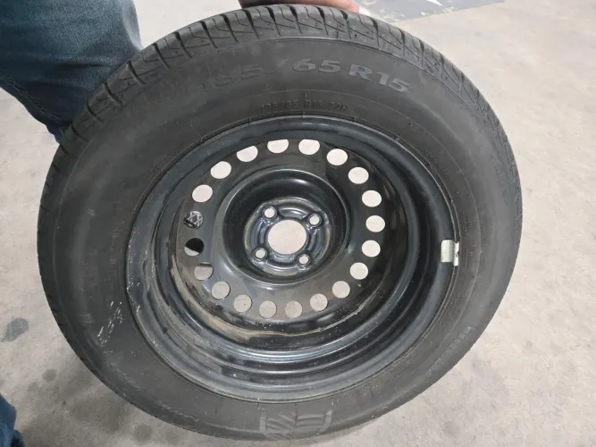 Pneu e roda Pirelli 185 65 aro 15