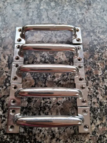 5 Puxadores em metal