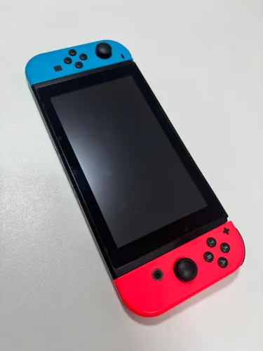 Nintendo switch desbloqueado usado + 04 jogos originais