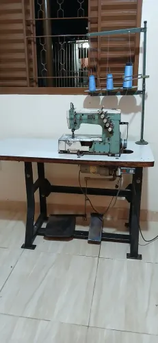 Máquina de costura Galoneira
