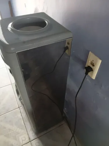 Bebedouro IBBL Funcionando perfeitamente gelando obs não entrego $180 reais já no preço 