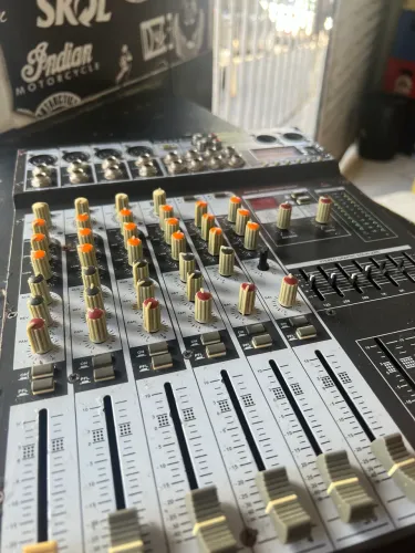 Mesa de som Soundcraft SX802FX USB 