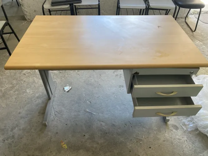 Mesa de Escritório semi nova