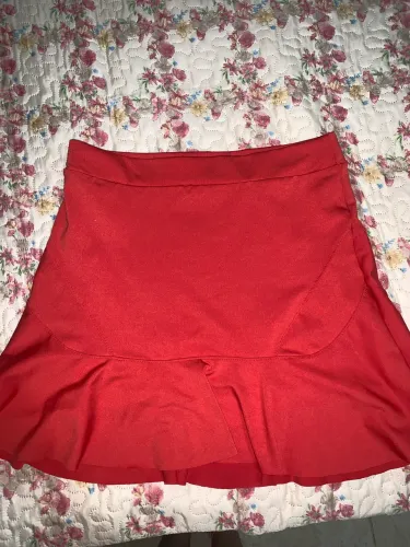 saia vermelha da marca lilimoon