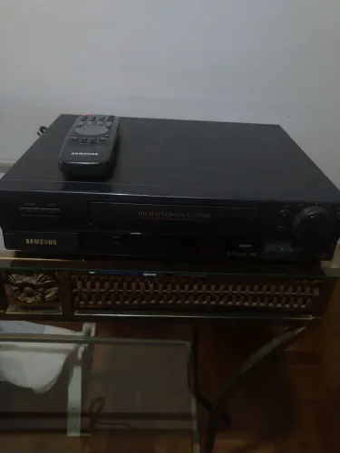 Vídeo cassete Samsung VM-K55 com controle e cabos