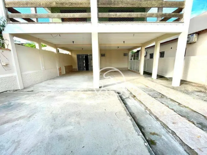 Casa com 3 quartos com suite para alugar, 250 m² por R$ 5.000/mês - Muquiçaba - Guarapari/