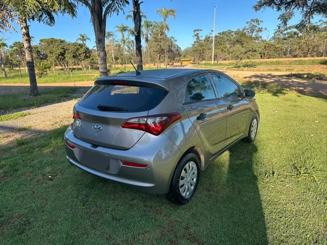 Hyundai HB20 Unique 1.0 Flex 12V Mec. 2019