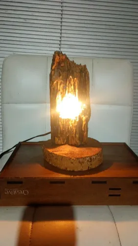 Luminárias de tocos de madeira