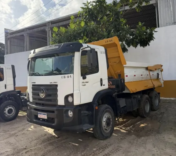 VW 26-260 ano 2013, 6x4, com caçamba de 12 ?, ar condicionado, no Recife, PE