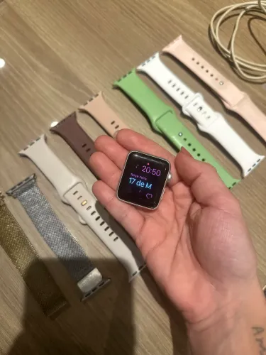 APPLE WATCH SERIE 3, 38mm com 8 pulseiras