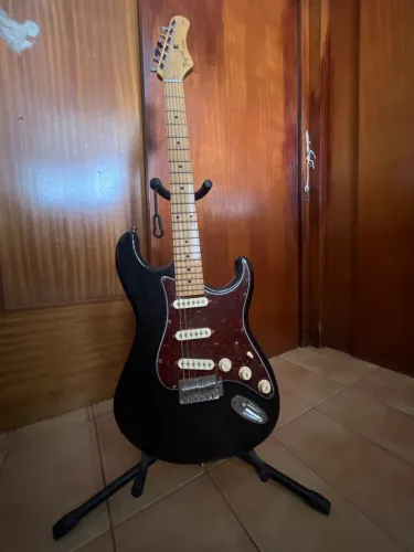 VENDO GUITARRA TAGIMA