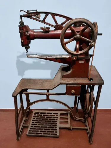 Máquina de sapateiro marca fafi
